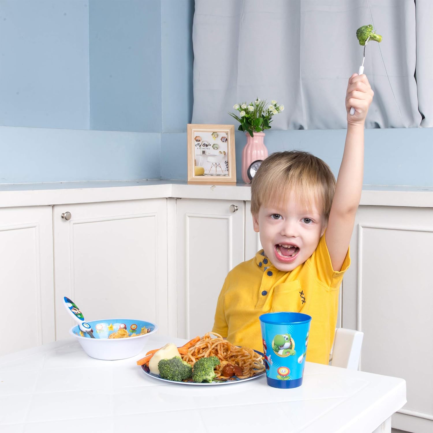 Super Mario Kids Dinnerware Set - Fun 5 Piece Mealtime Kitchen Set for Little Gamers